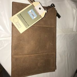 Toms wristlet